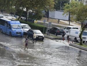 Mersin’de Aniden Bastıran Sağnak Yağışlar Su Taşkınlarına  Neden Oldu